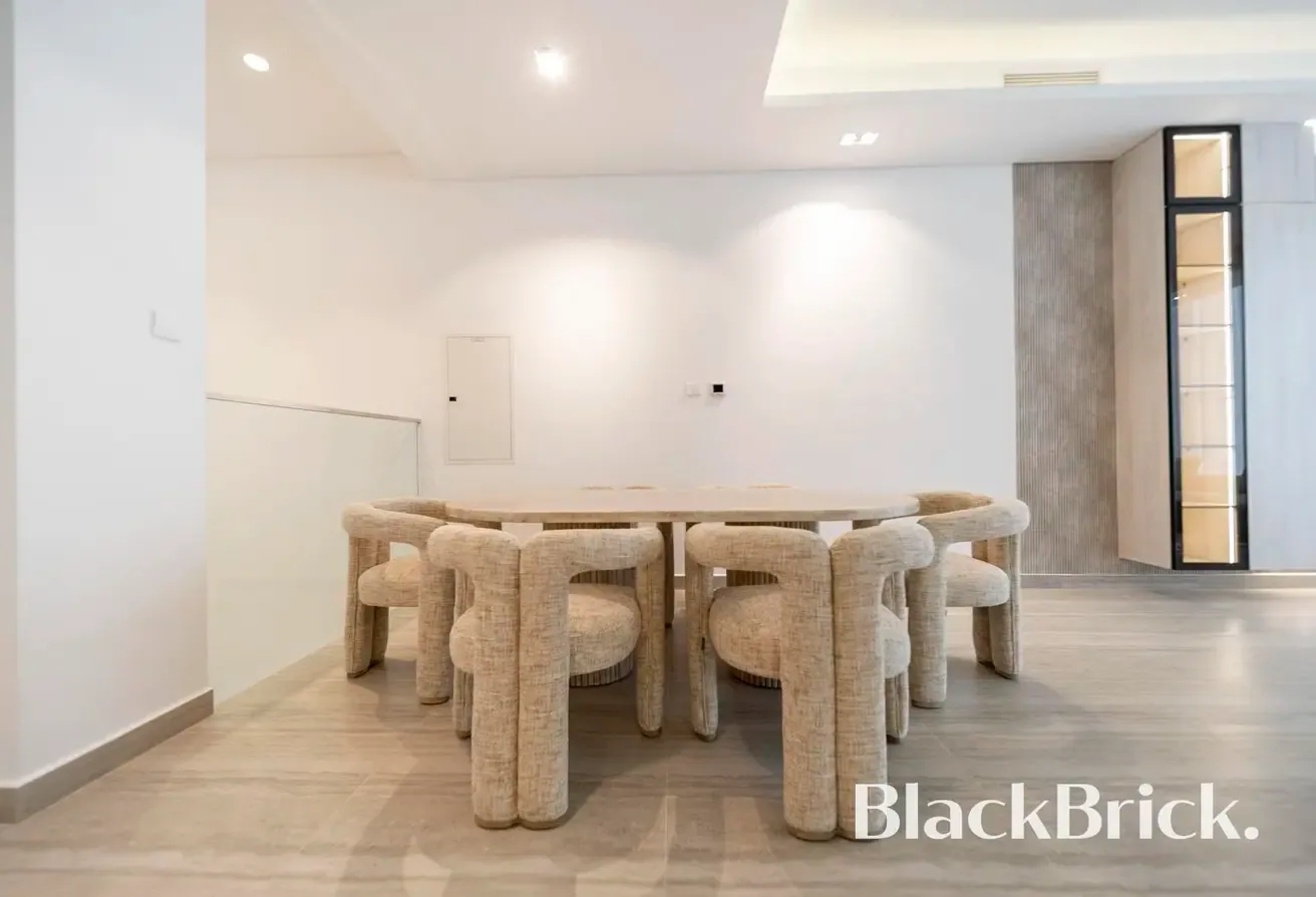 Exceptionally Furnished Ixora Townhouse