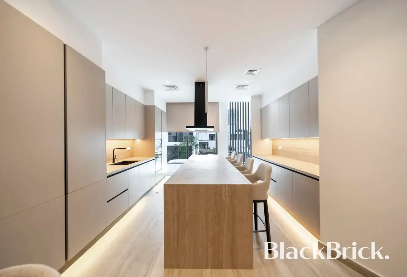 Exceptionally Furnished Ixora Townhouse