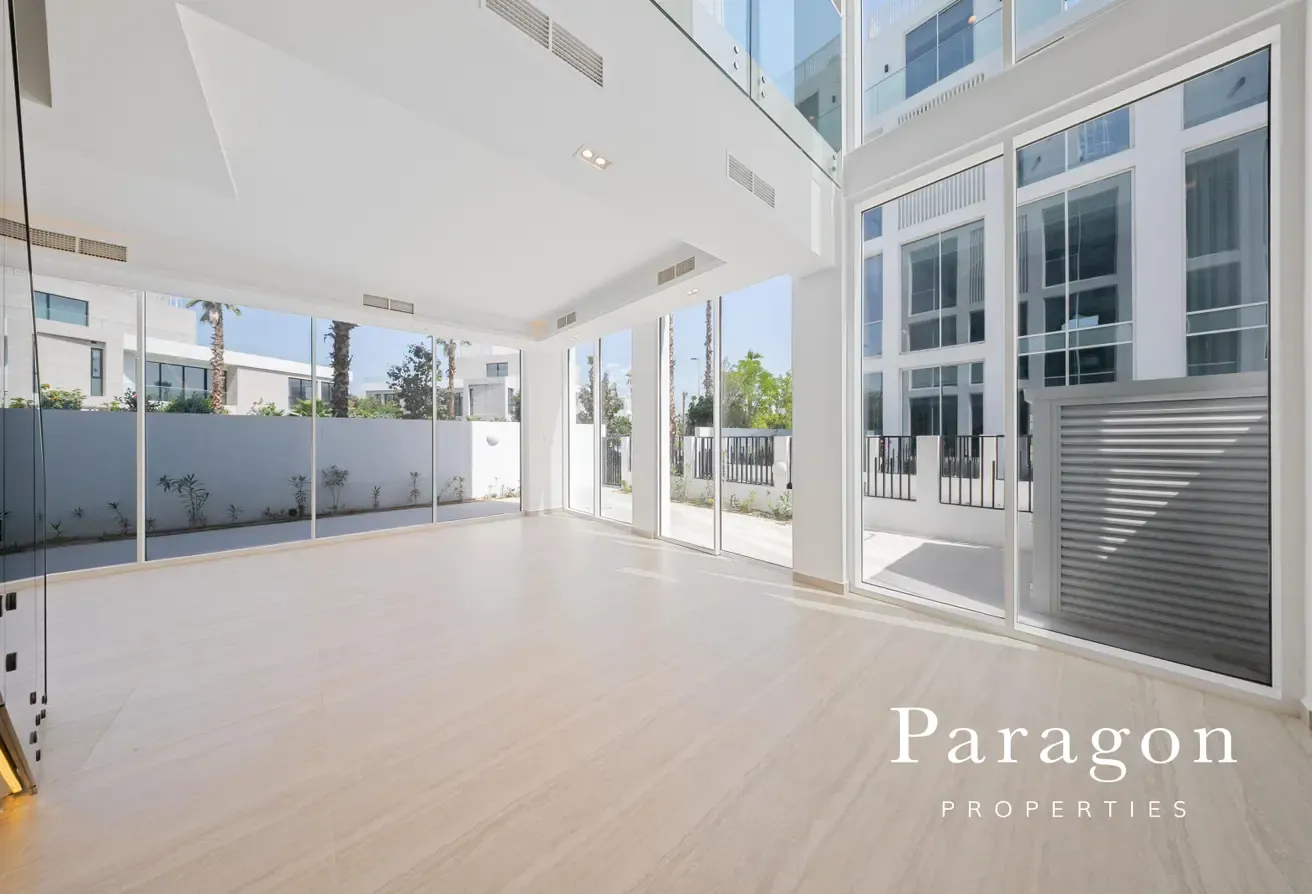 Corner Villa | Contemporary | Refined Living