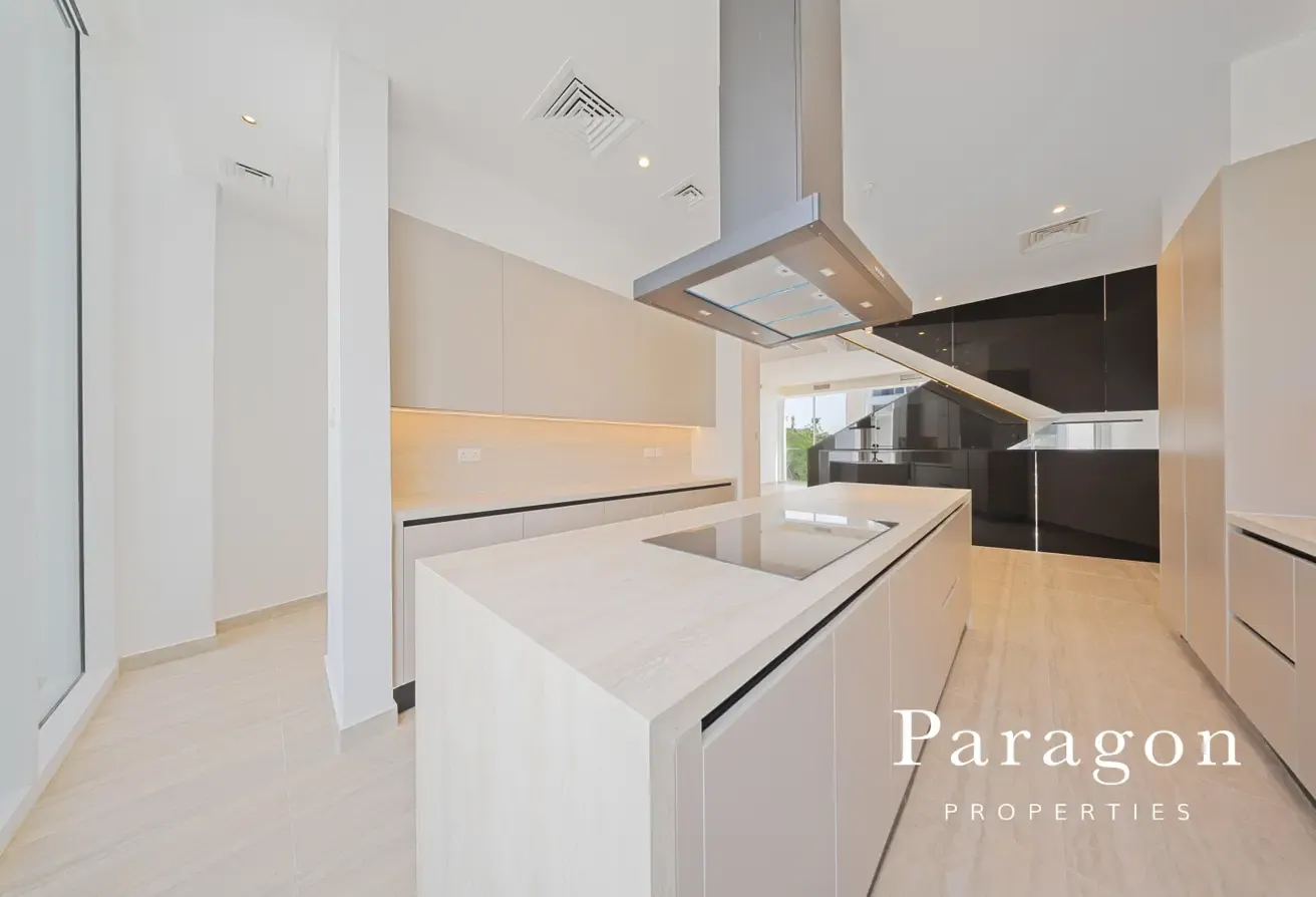 Corner Villa | Contemporary | Refined Living