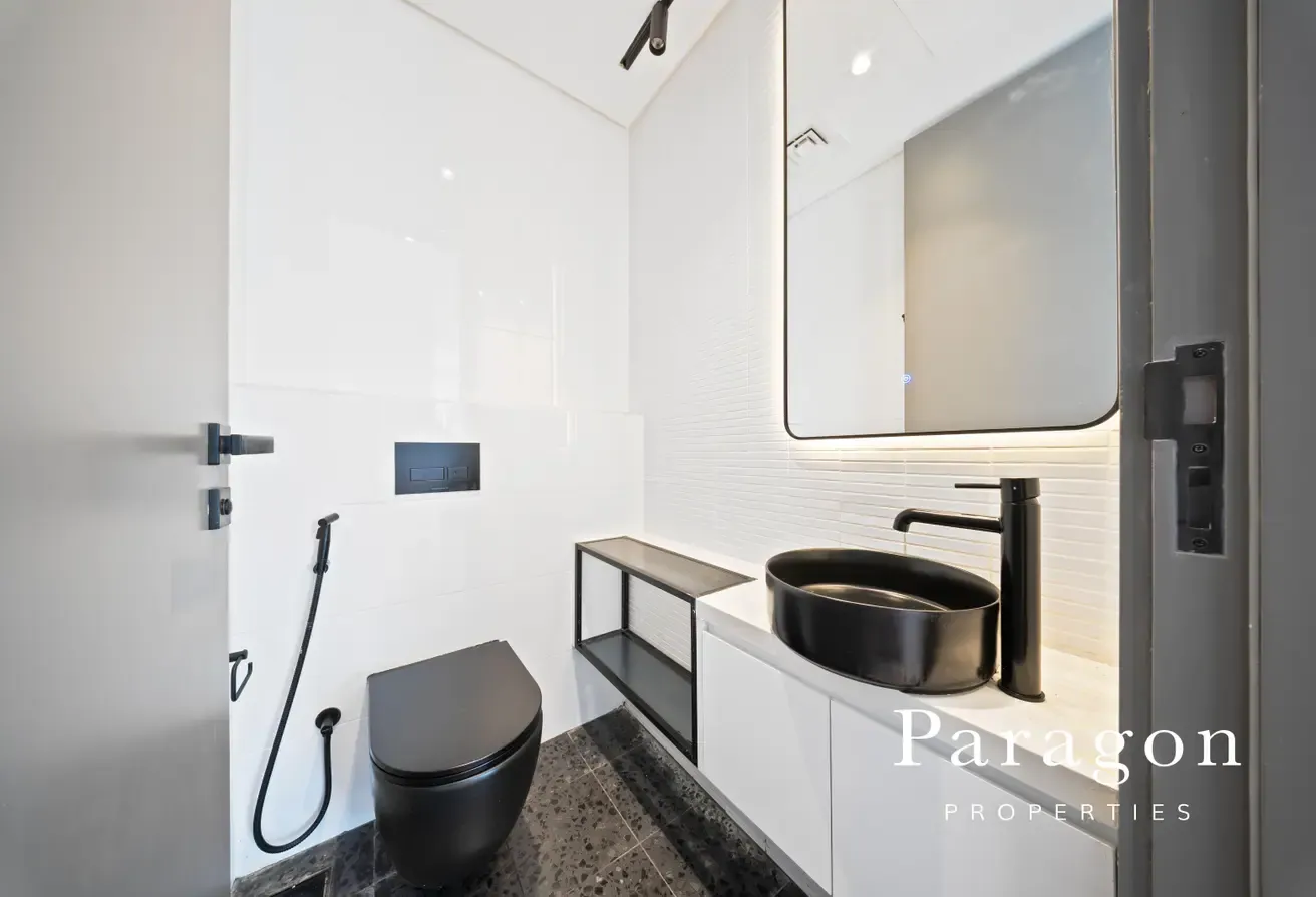 Corner Villa | Contemporary | Refined Living