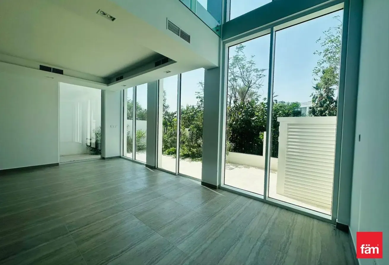 Luxury Villa I First Row Garden view .