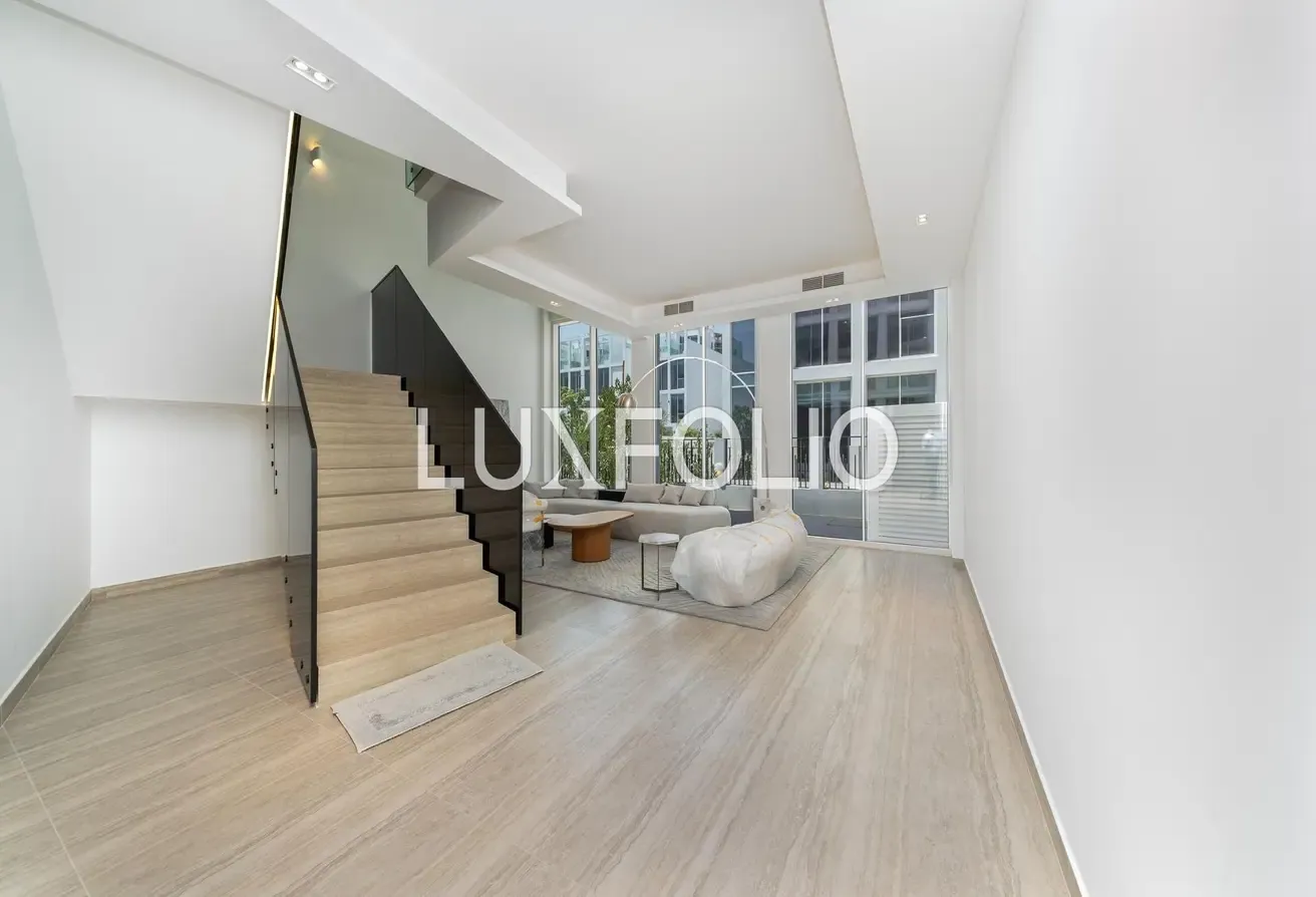 4 Bed | Corner Unit | Vacant | Wraparound Windows