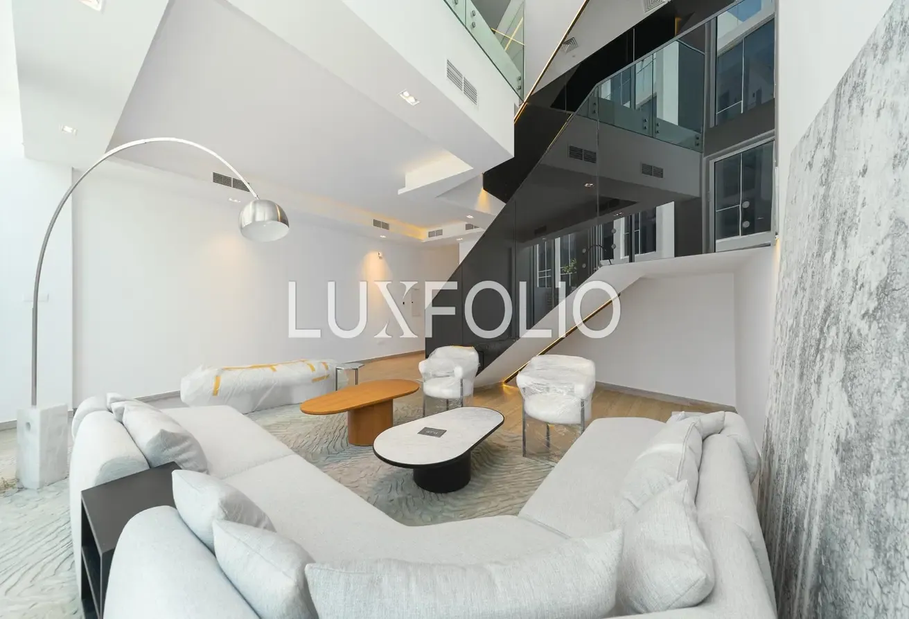 4 Bed | Corner Unit | Vacant | Wraparound Windows