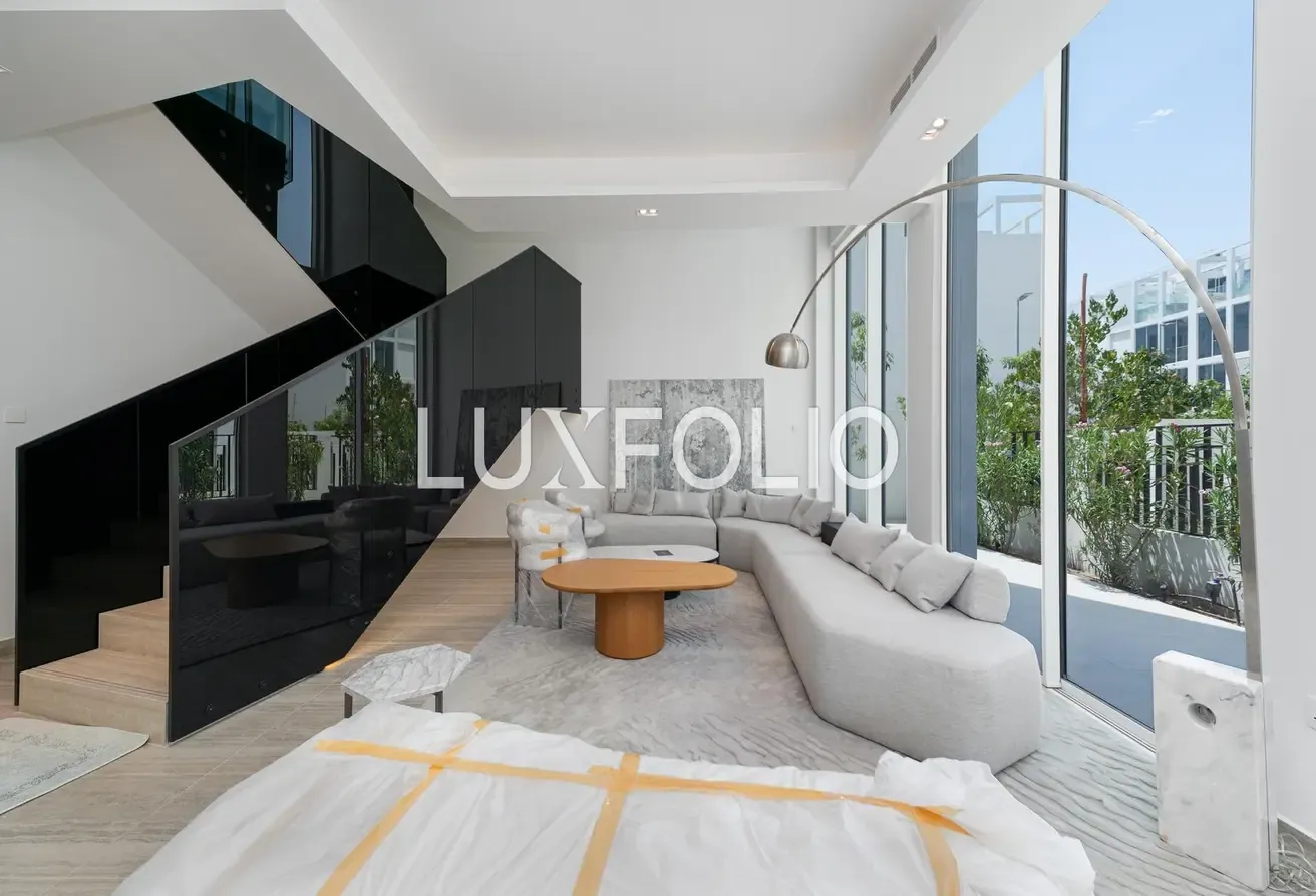 4 Bed | Corner Unit | Vacant | Wraparound Windows