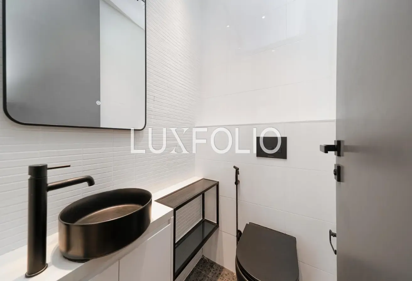 4 Bed | Corner Unit | Vacant | Wraparound Windows