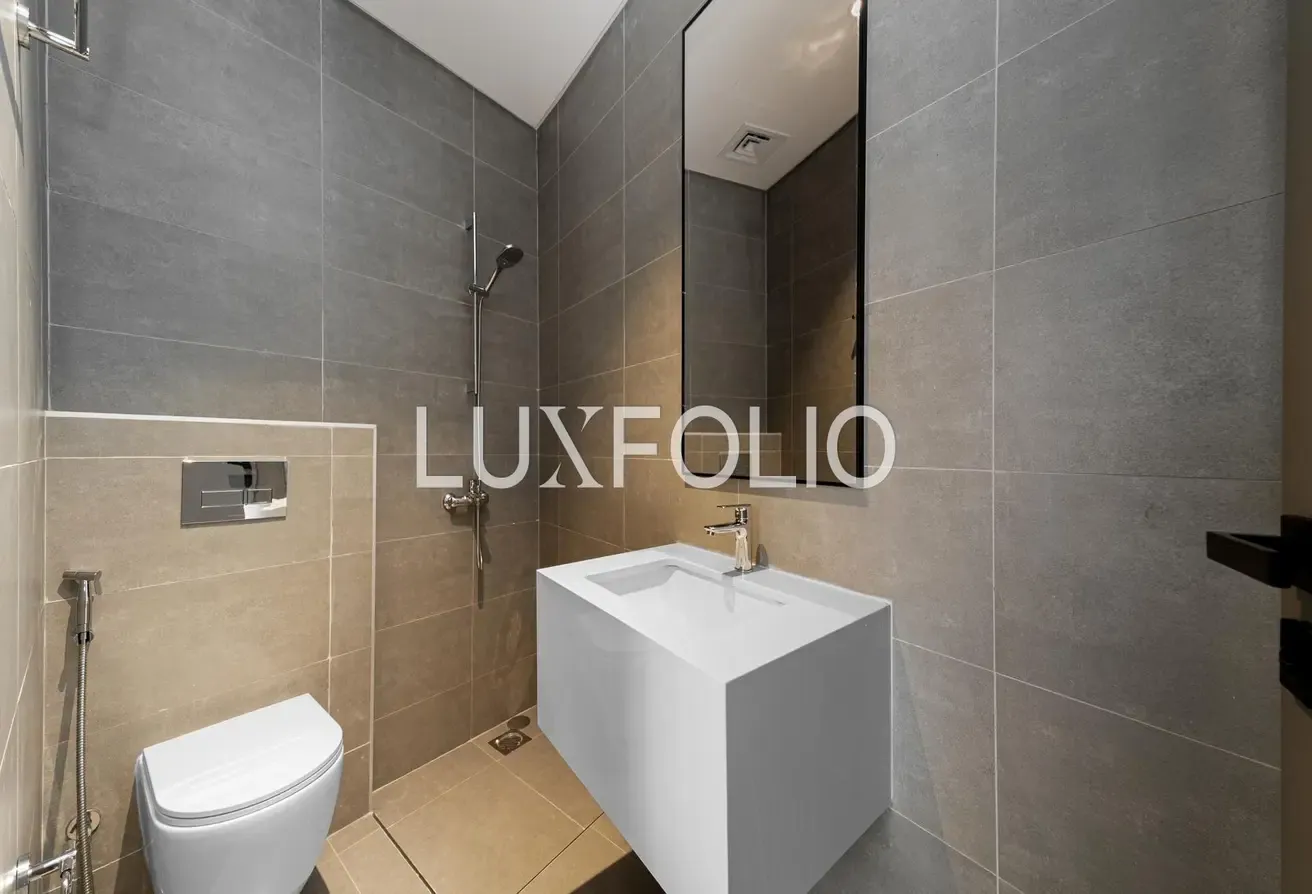 4 Bed | Corner Unit | Vacant | Wraparound Windows