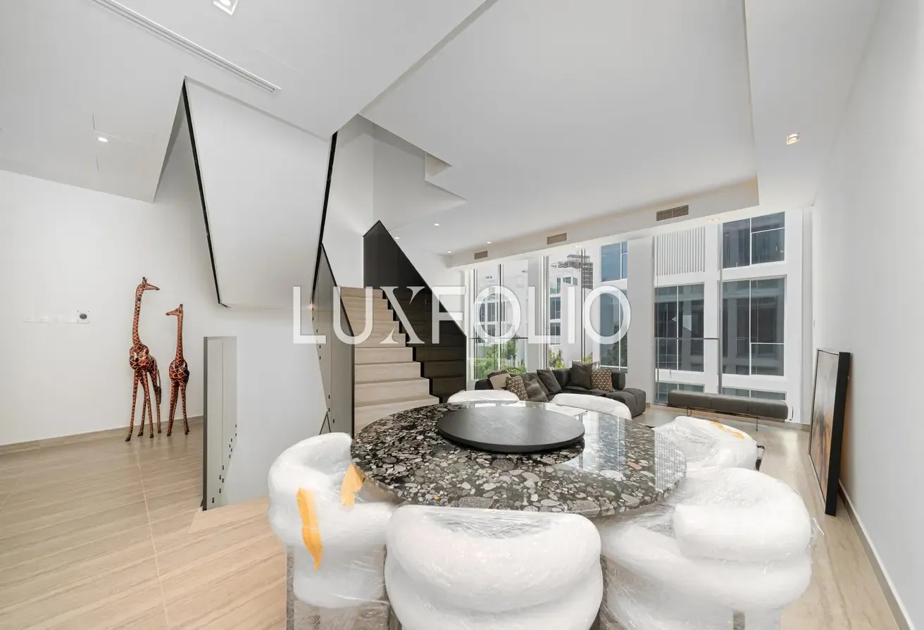 4 Bed | Corner Unit | Vacant | Wraparound Windows