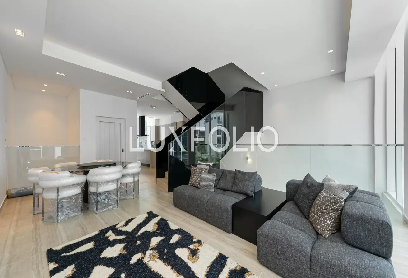 4 Bed | Corner Unit | Vacant | Wraparound Windows