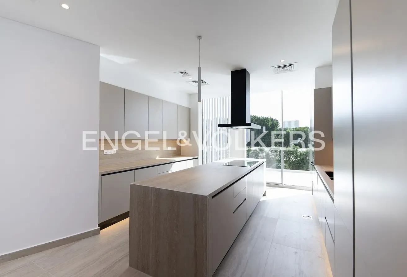 Rare Corner Unit | Single Row | Lagoon Facing