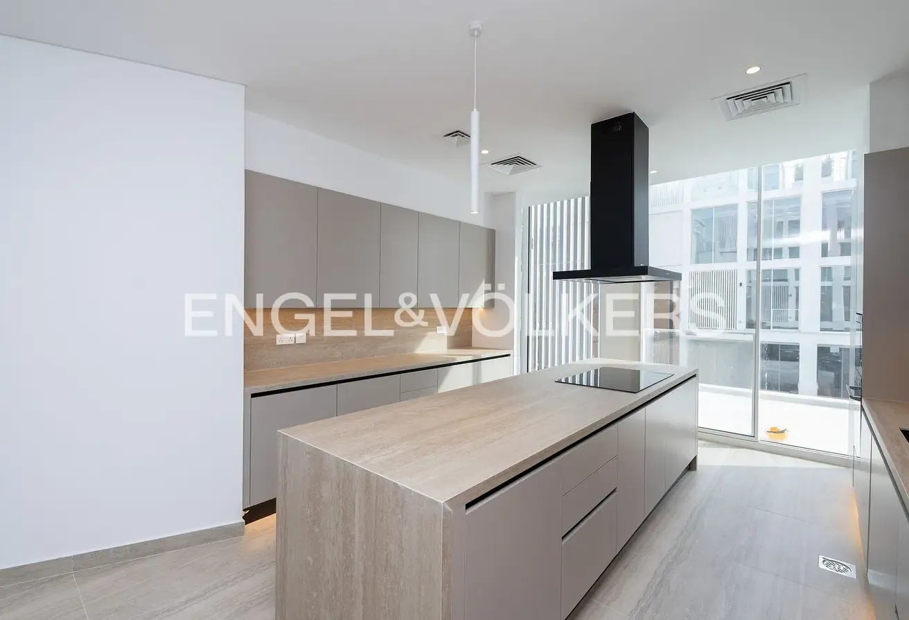 Rare Corner Unit | Single Row | Lagoon Facing