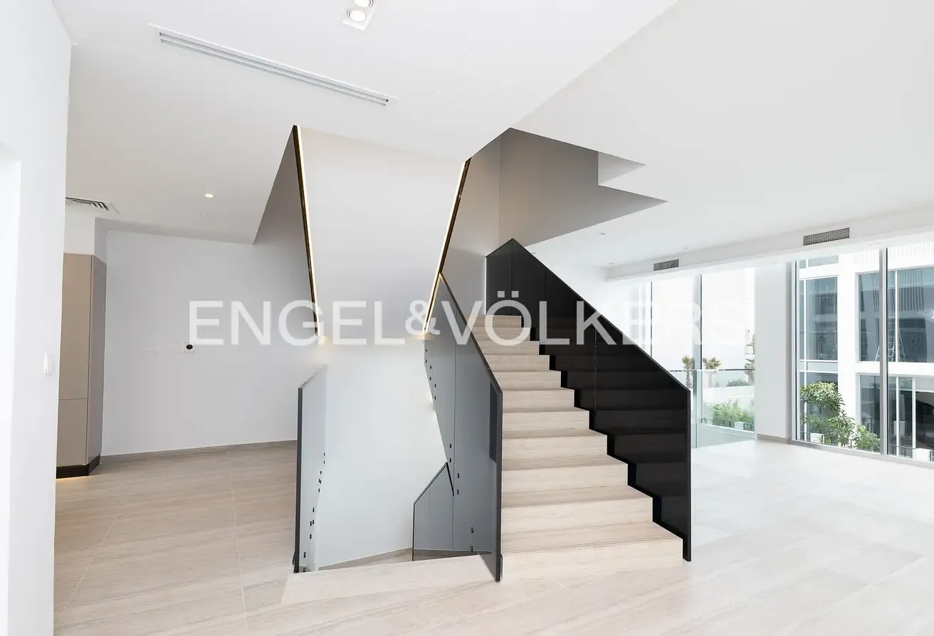 Rare Corner Unit | Single Row | Lagoon Facing