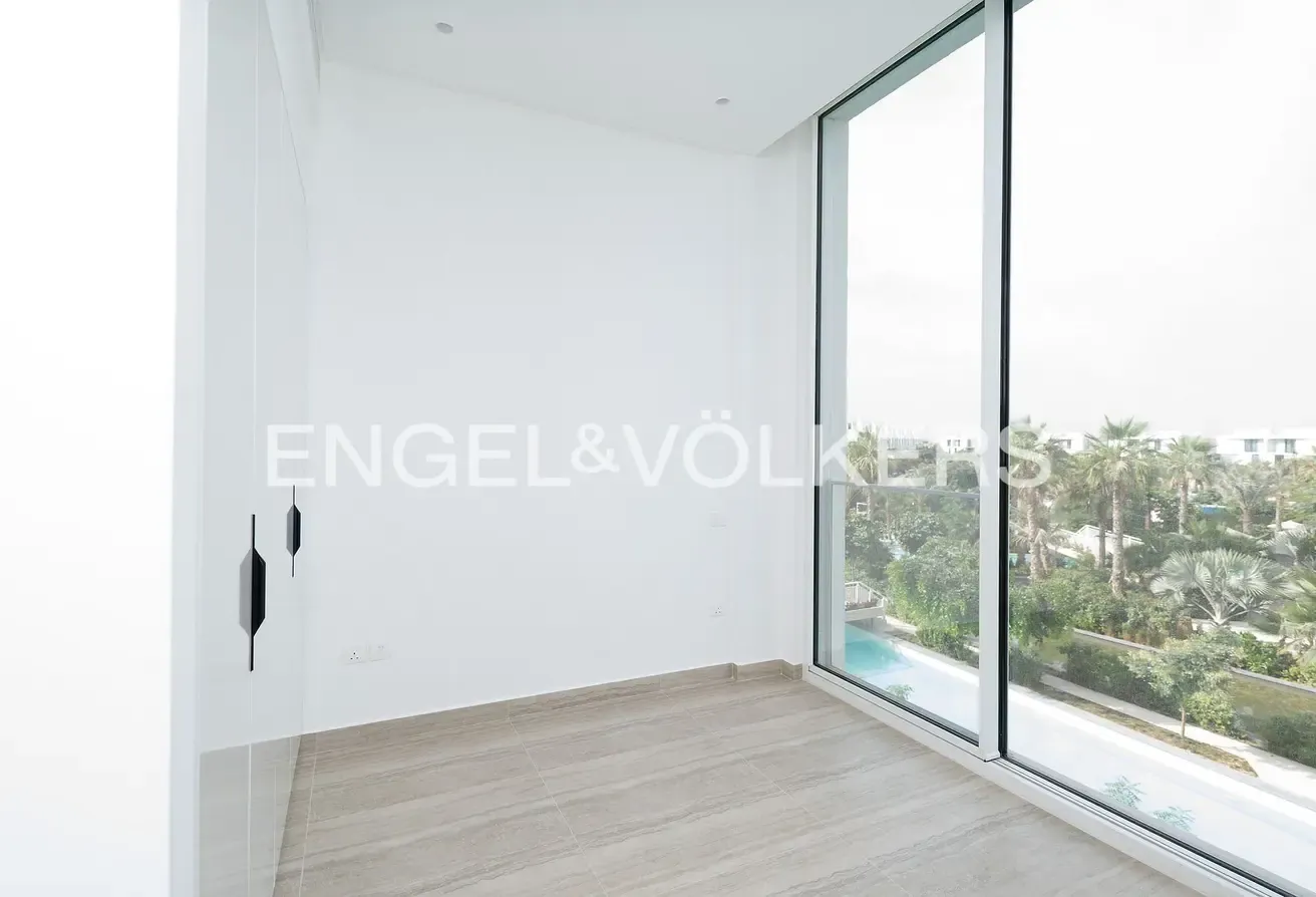 Rare Corner Unit | Single Row | Lagoon Facing