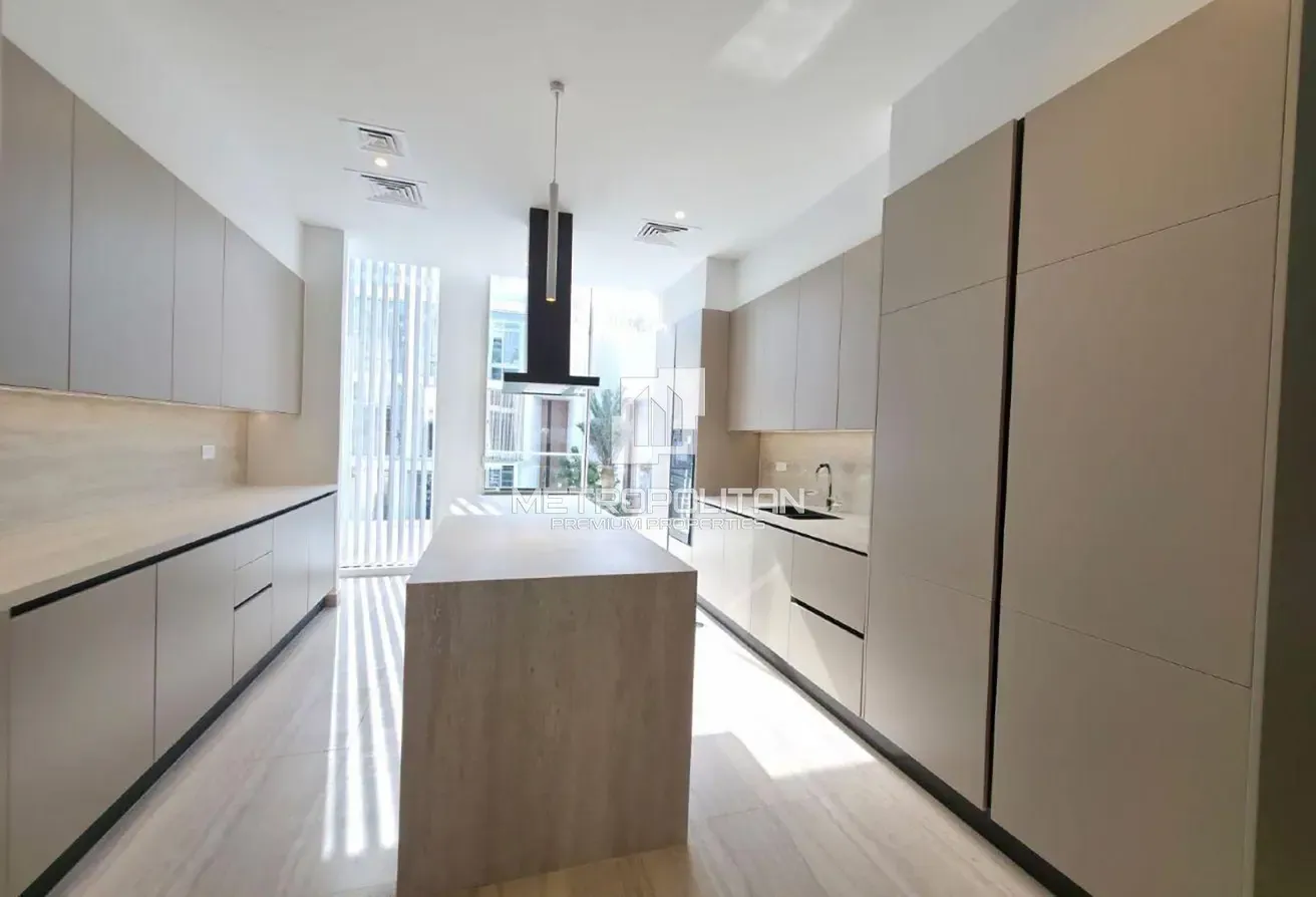 Luxury Living | Large Layout | Move In Now