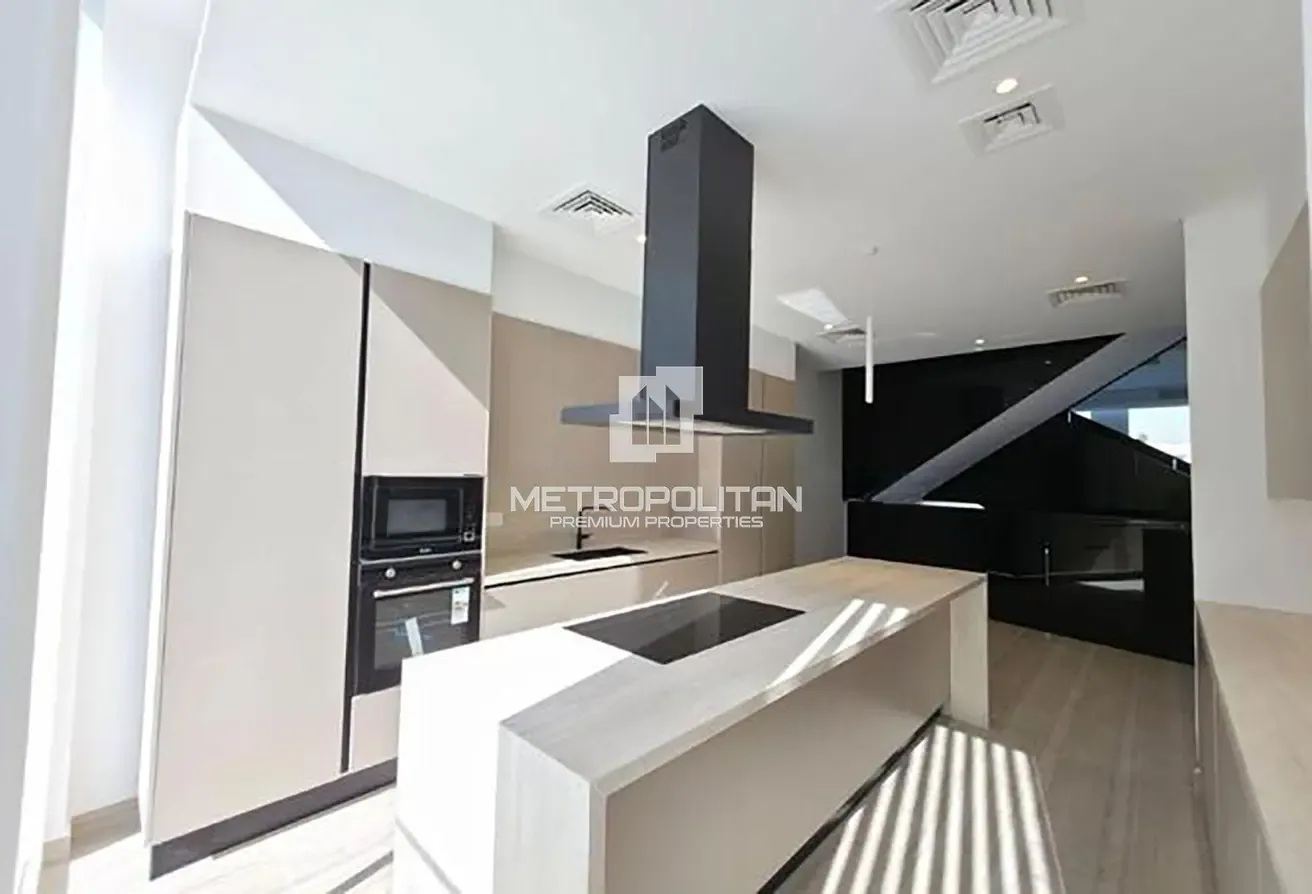Luxury Living | Large Layout | Move In Now