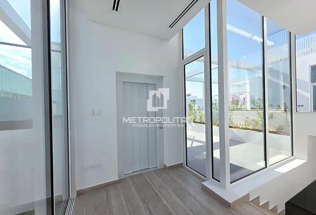 Luxury Living | Large Layout | Move In Now