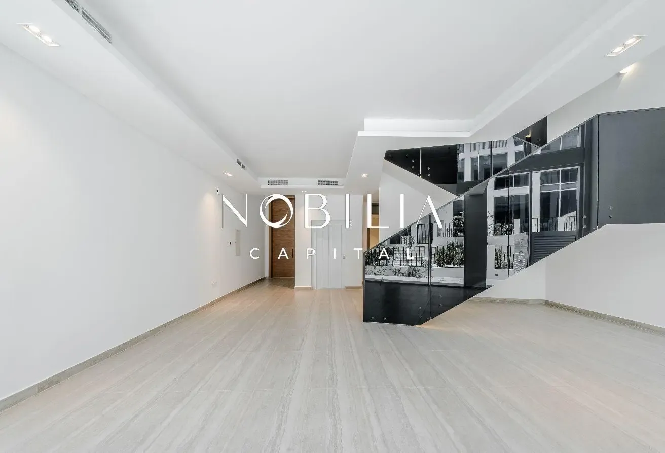 Luxury 4-Level Residence | Rooftop Pool | Lift