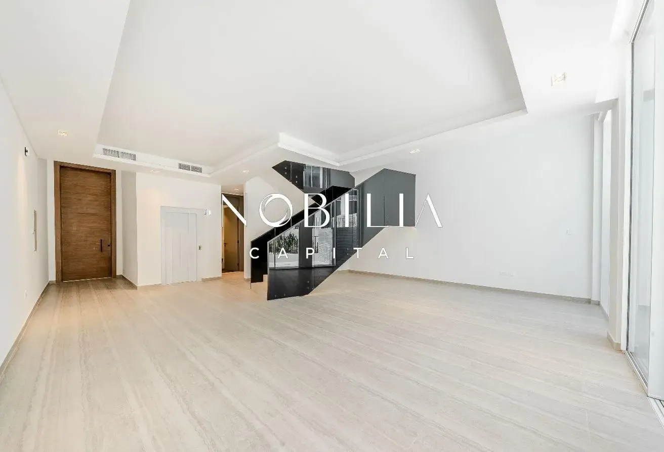 Luxury 4-Level Residence | Rooftop Pool | Lift