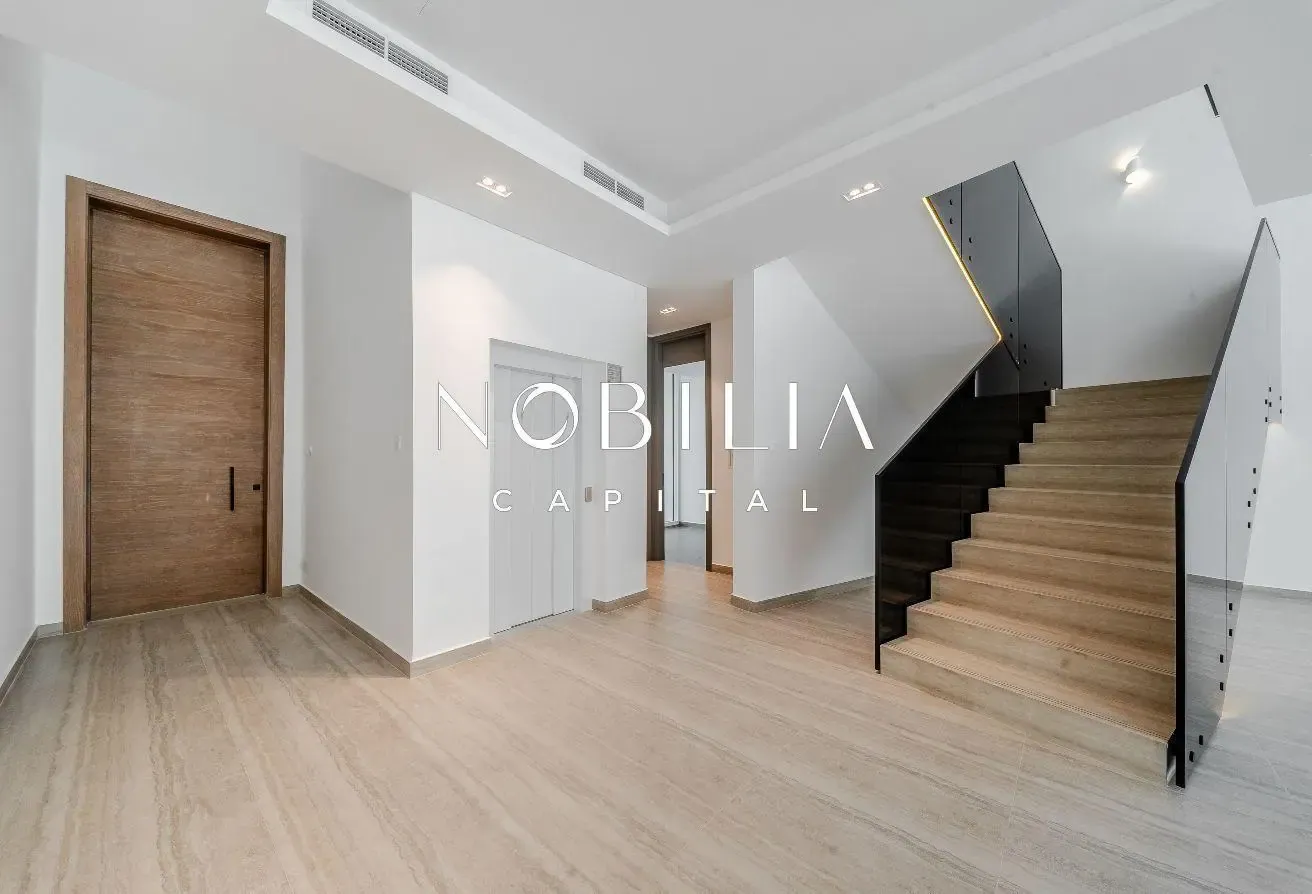 Luxury 4-Level Residence | Rooftop Pool | Lift