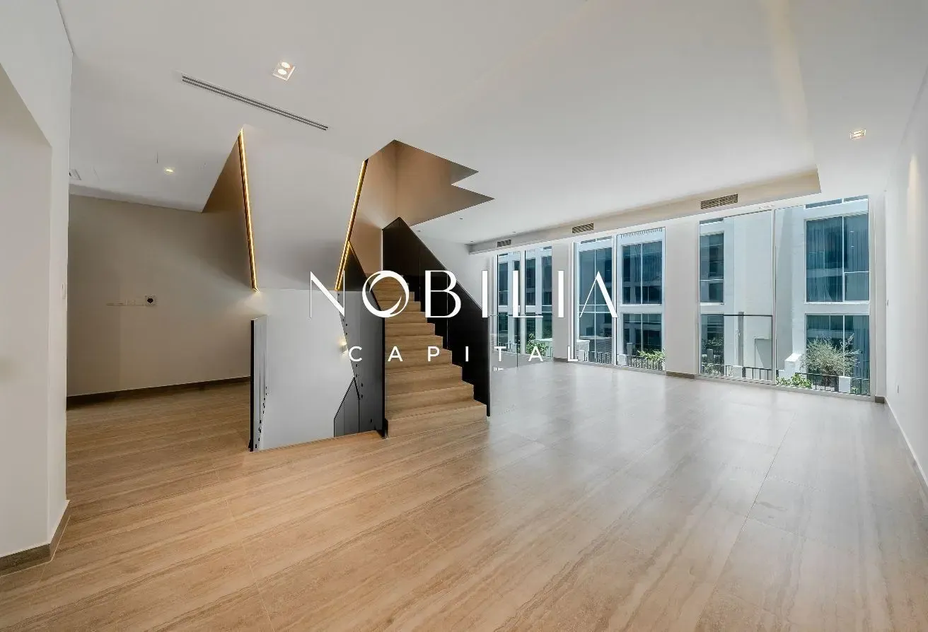 Luxury 4-Level Residence | Rooftop Pool | Lift