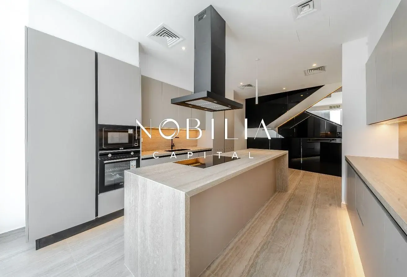 Luxury 4-Level Residence | Rooftop Pool | Lift