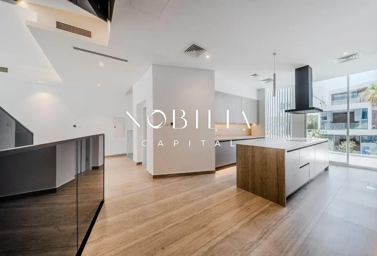 Luxury 4-Level Residence | Rooftop Pool | Lift
