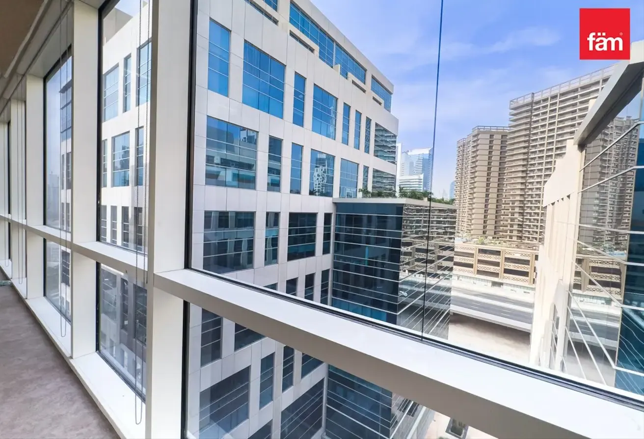 Vacant Office | Prime Location | Spacious