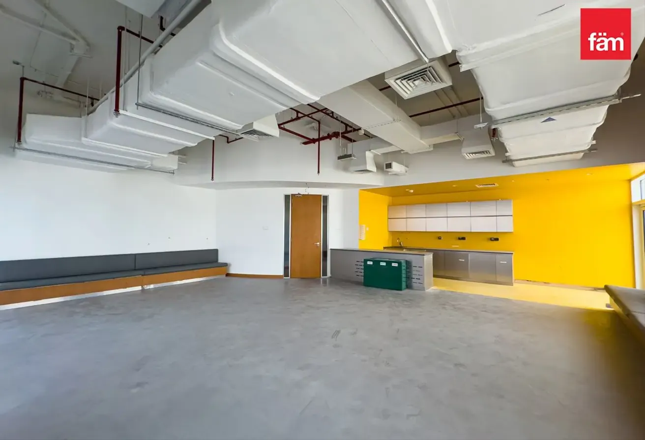 Vacant Office | Prime Location | Spacious