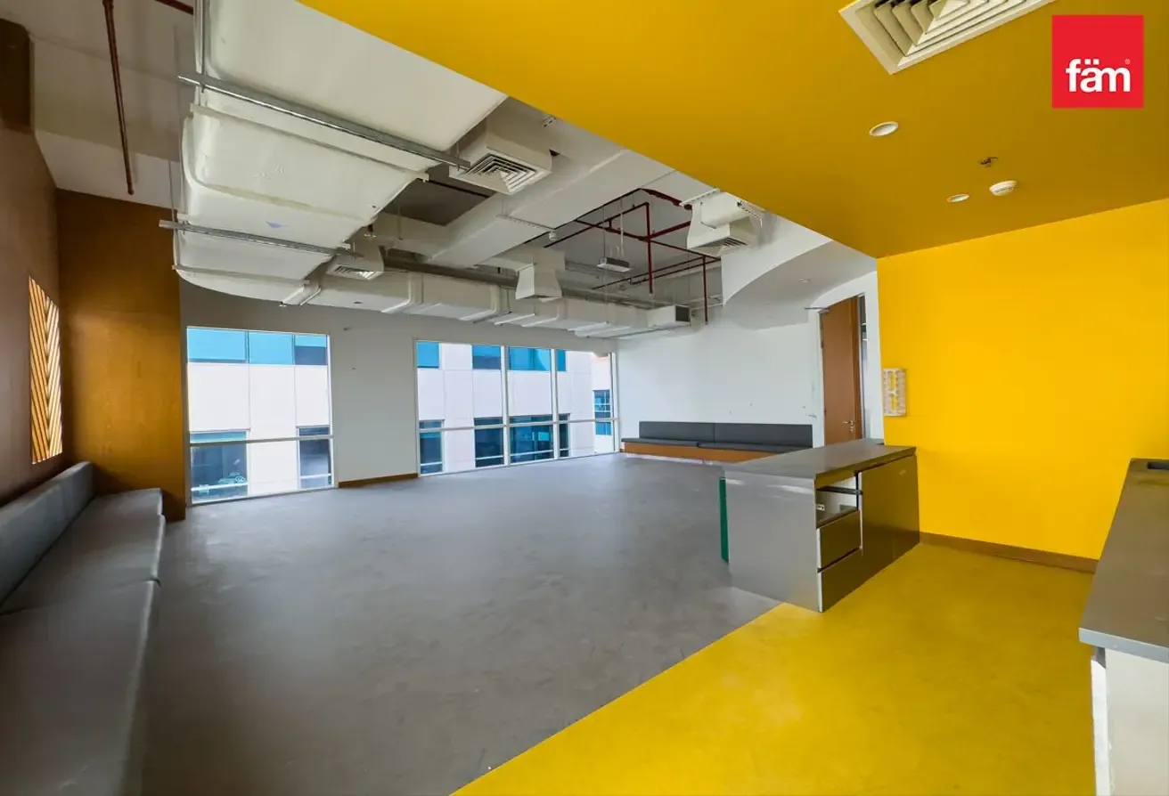 Vacant Office | Prime Location | Spacious