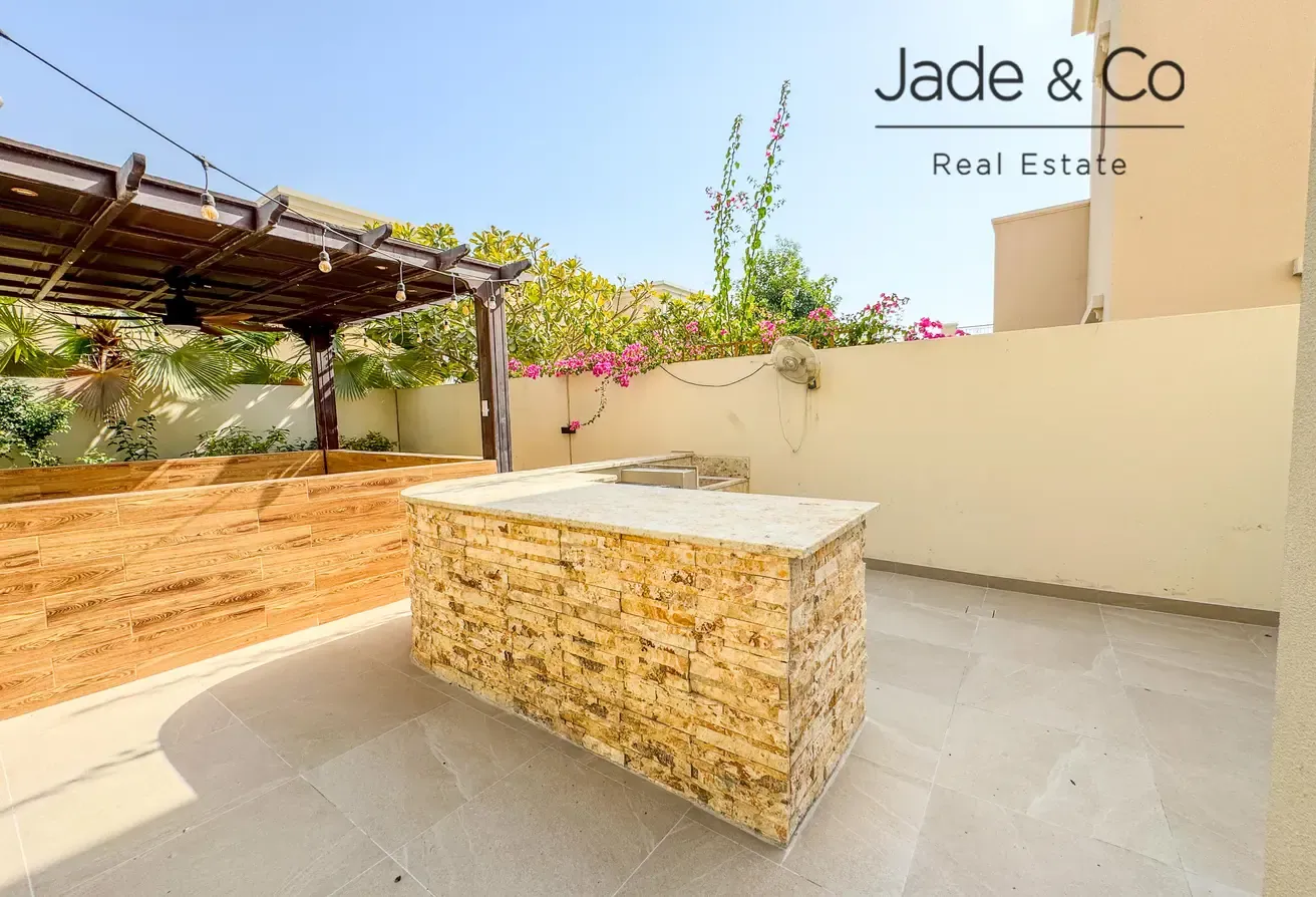Community Expert | Upgraded Garden | Corner