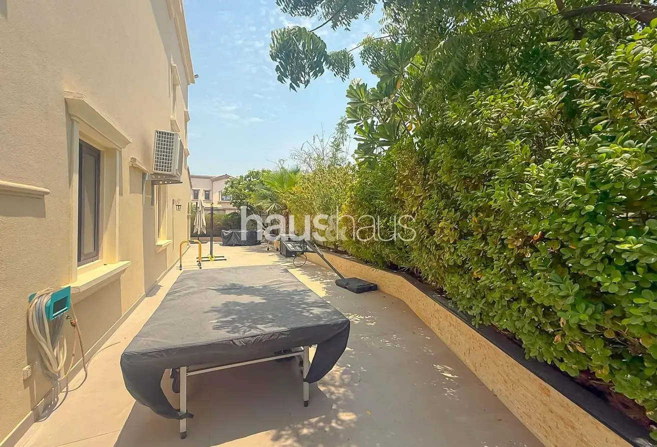 Corner Villa | Landscaped Garden | Large Plot