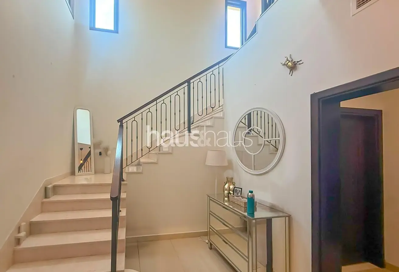 Corner Villa | Landscaped Garden | Large Plot