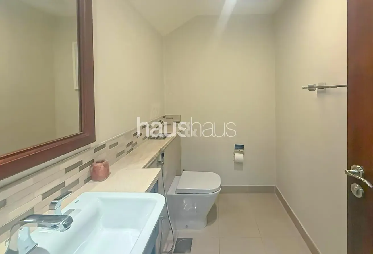 Corner Villa | Landscaped Garden | Large Plot