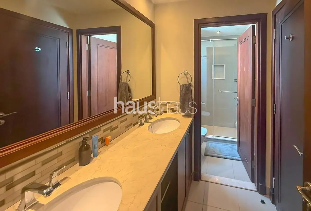Corner Villa | Landscaped Garden | Large Plot