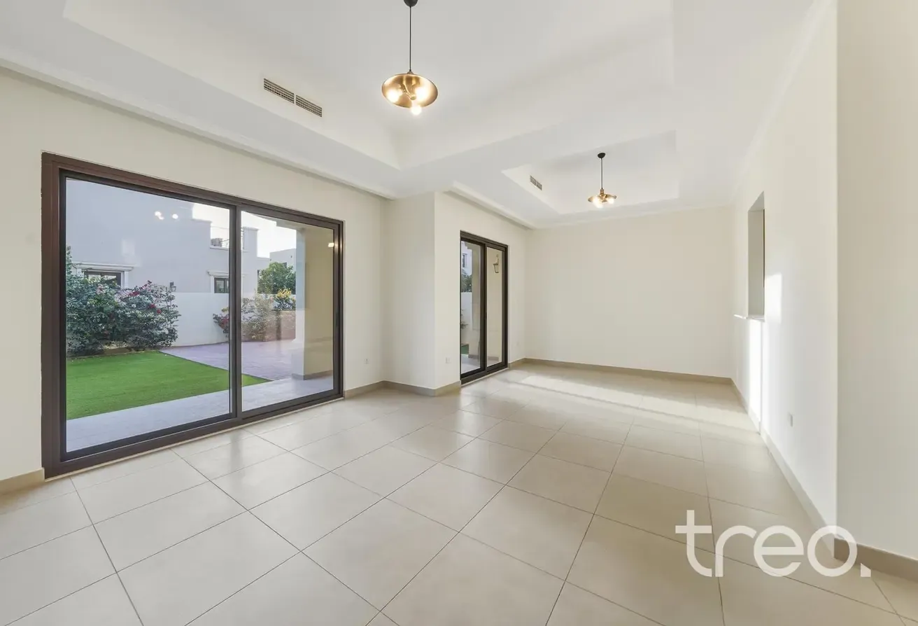 Exclusive | Vastu | Corner Plot | 5Bed+Maid