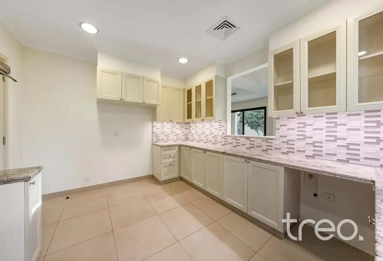 Exclusive | Vastu | Corner Plot | 5Bed+Maid