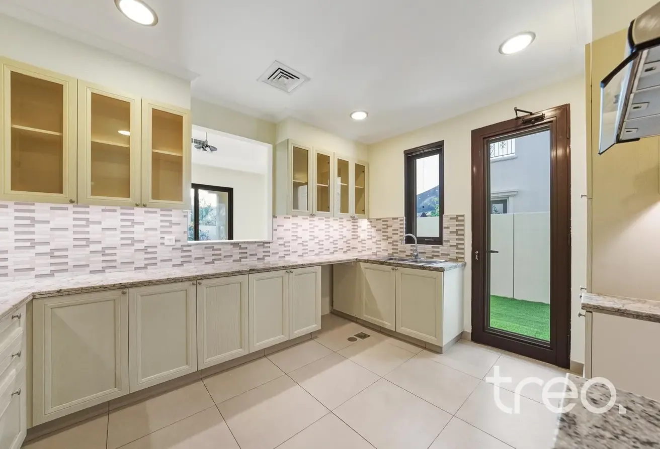 Exclusive | Vastu | Corner Plot | 5Bed+Maid