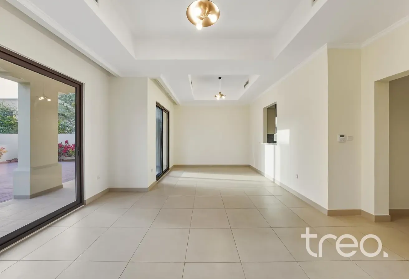 Exclusive | Vastu | Corner Plot | 5Bed+Maid