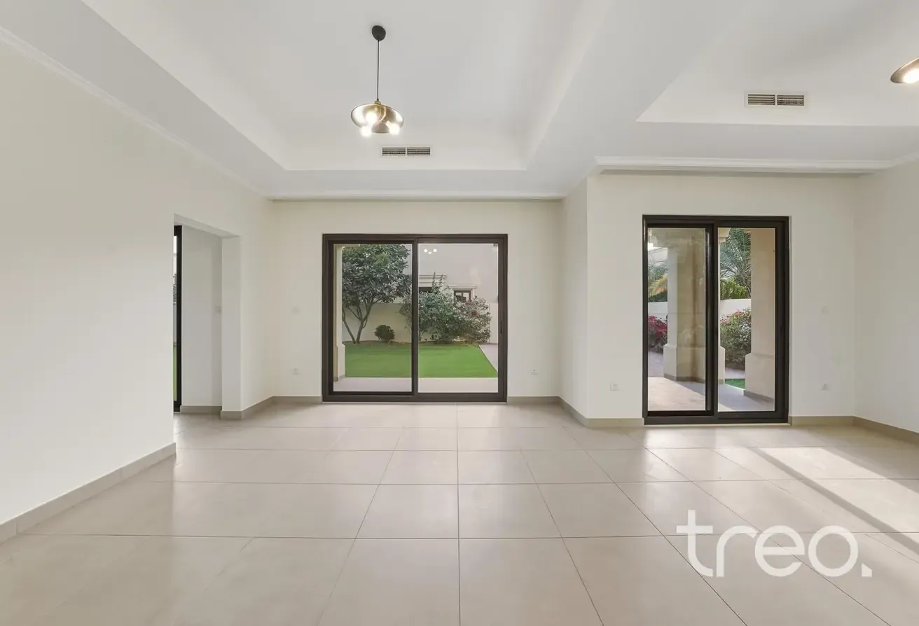 Exclusive | Vastu | Corner Plot | 5Bed+Maid