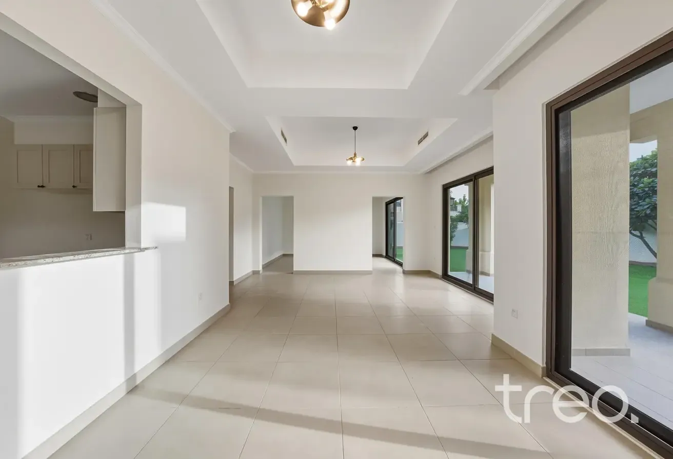 Exclusive | Vastu | Corner Plot | 5Bed+Maid