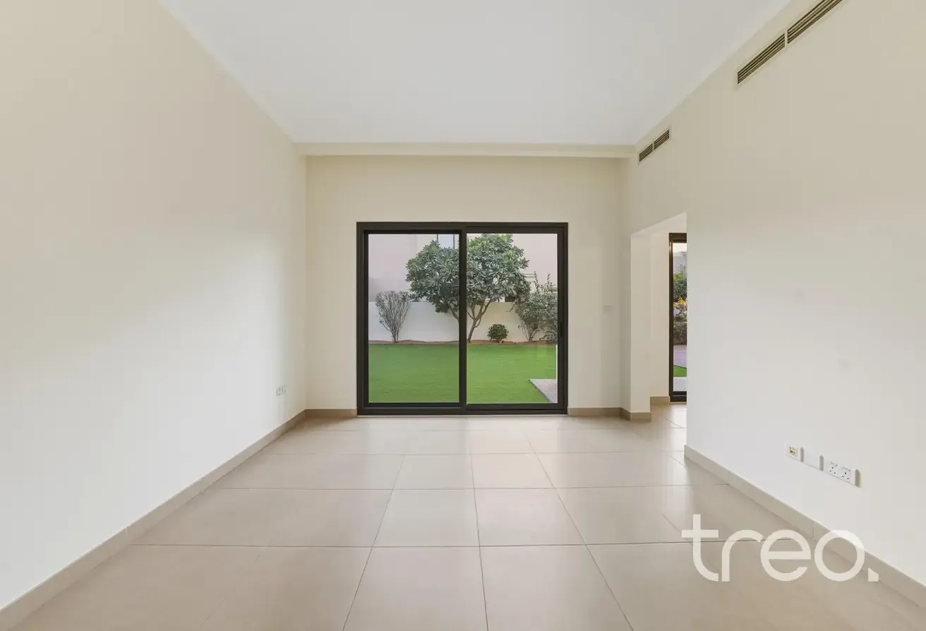 Exclusive | Vastu | Corner Plot | 5Bed+Maid