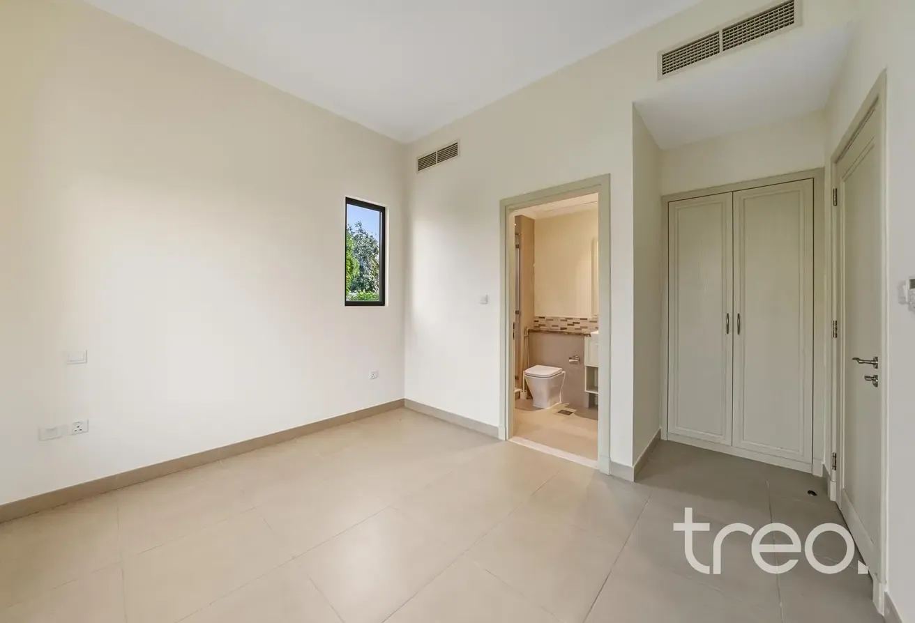 Exclusive | Vastu | Corner Plot | 5Bed+Maid
