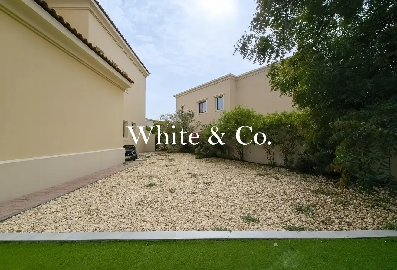 Very Large Plot | Vacant Now | Single Row