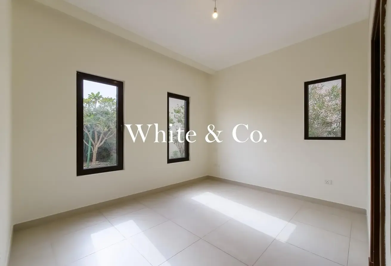 Very Large Plot | Vacant Now | Single Row