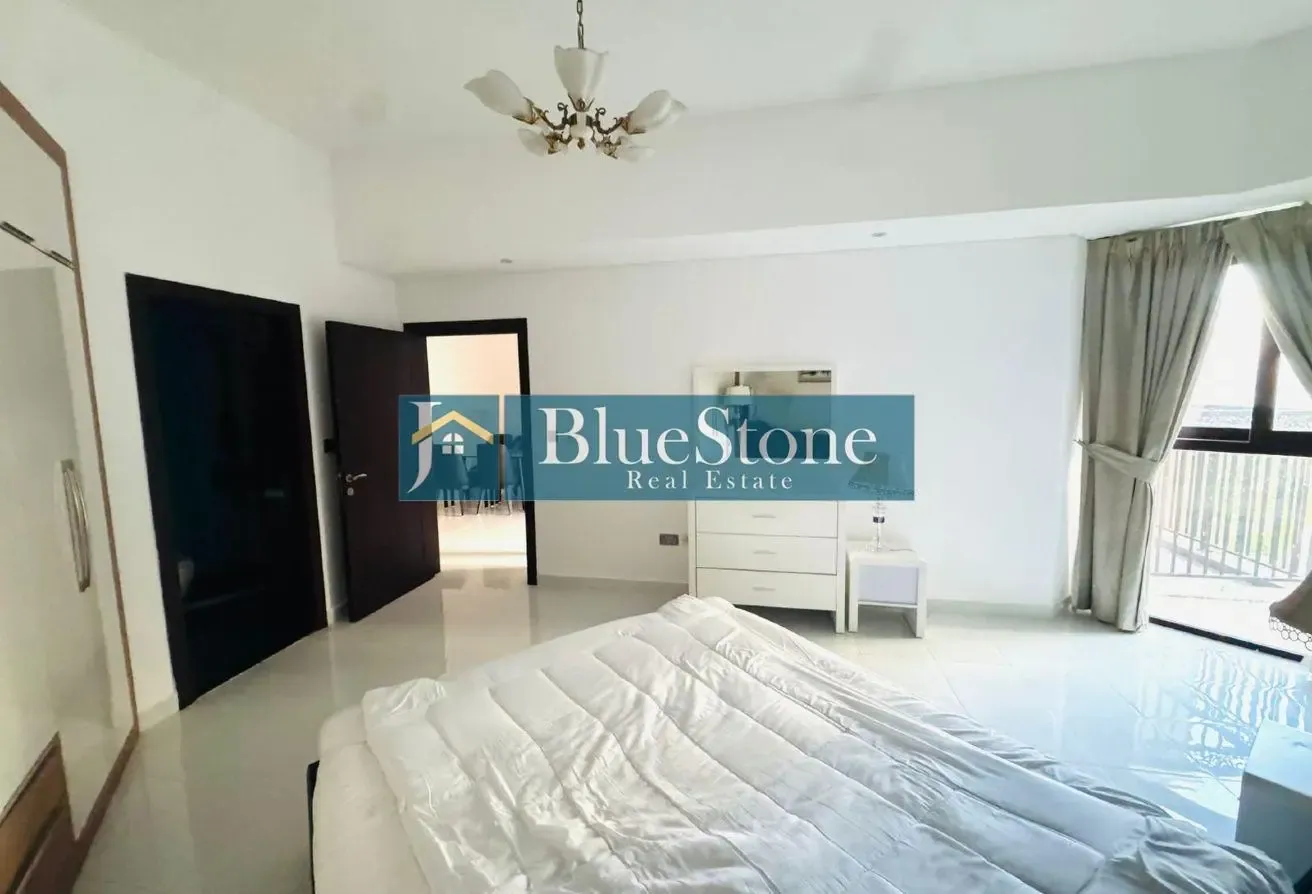 Vacant | Furnished 1 Bed | Convertible