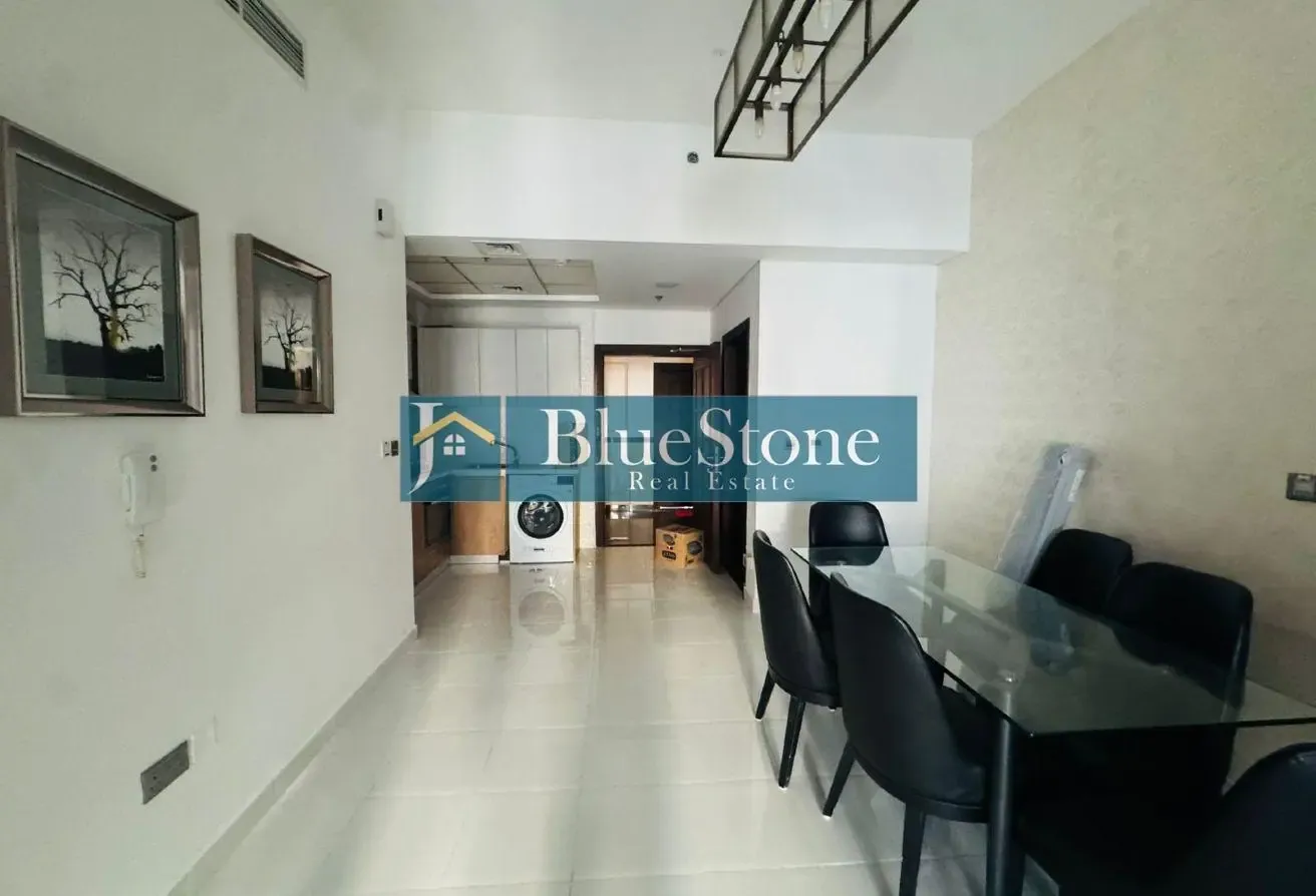 Vacant | Furnished 1 Bed | Convertible