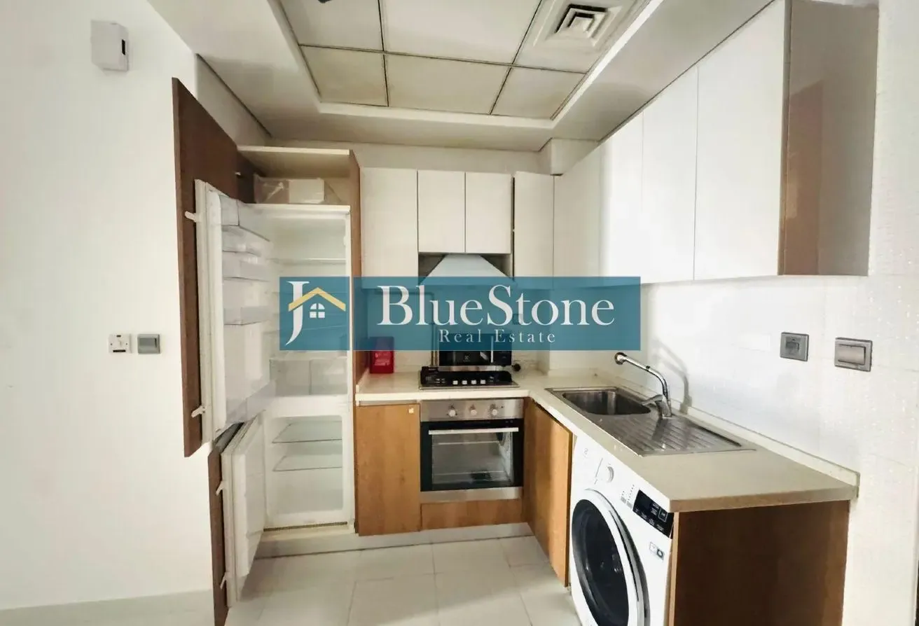 Vacant | Furnished 1 Bed | Convertible