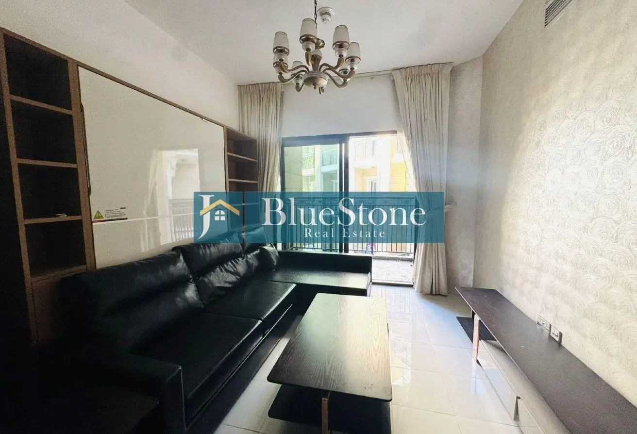 Vacant | Furnished 1 Bed | Convertible
