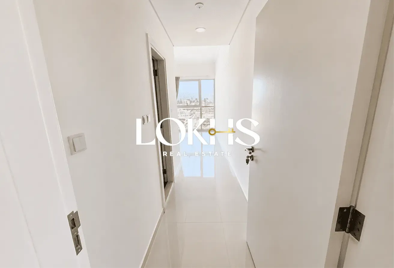 Golf View | Closed Kitchen | Vacant
