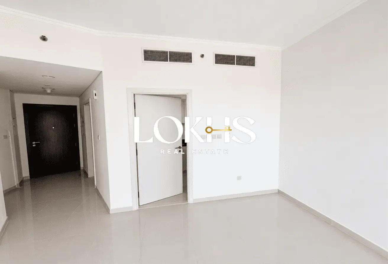 Golf View | Closed Kitchen | Vacant